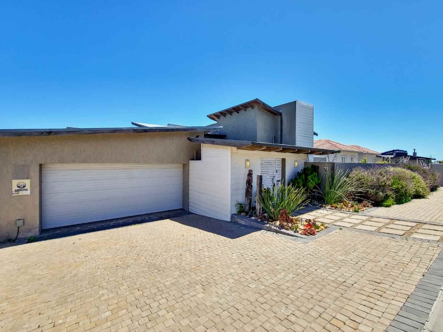 5 Bedroom Property for Sale in Bloubergstrand Western Cape